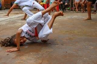 Rafaela treinando capoeira (Foto: Arquivo pessoal)