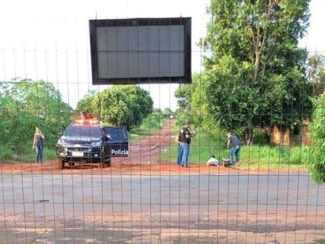 Em persegui&ccedil;&atilde;o, trio &quot;atropela&quot; moto e vai preso com carro furtado 