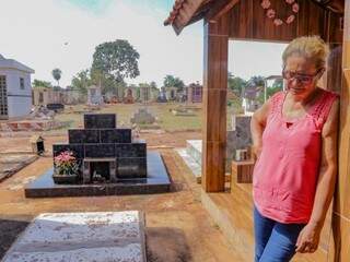 Em cemitérios públicos, ninguém se acostuma com o abandono ou a morte Em cemitérios públicos, ninguém se acostuma com o abandono ou a morte
