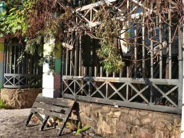 Pol&iacute;cia pede pris&atilde;o, mas mulher que botou fogo na casa de arquiteto &eacute; solta