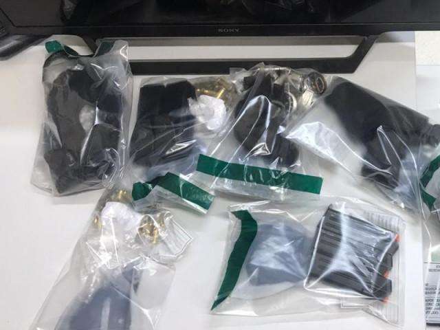 Presos com arma de policial e muni&ccedil;&otilde;es, 4 t&ecirc;m pris&atilde;o preventiva decretada 