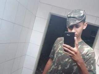 Rafael, 20 anos, era militar do Exército em Corumbá  e morreu em acidente. 
