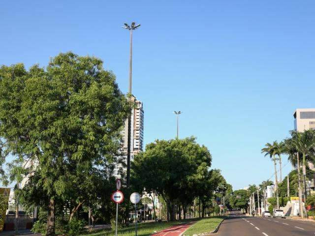 Campo Grande ter&aacute; dia de sol e clima ameno, mas pode chover no interior de  MS