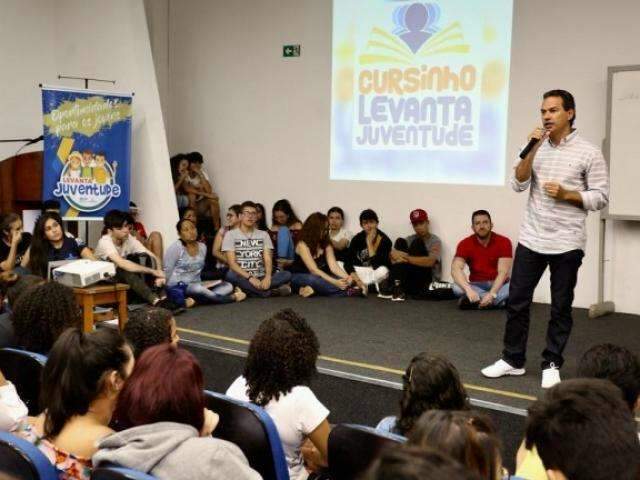 Prefeitura abre 600 vagas para cursos de auxiliar administrativo e inform&aacute;tica