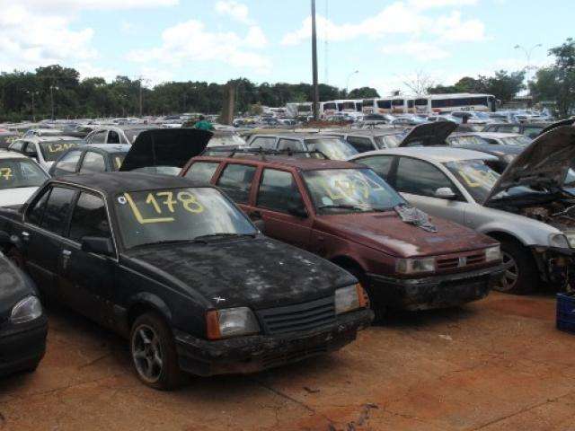 Opera&ccedil;&atilde;o Limpa P&aacute;tio retirou 11 mil ve&iacute;culos parados no Detran