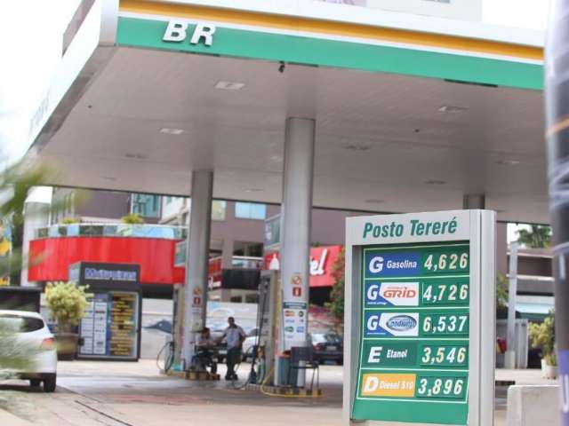 Com Procon de olho, come&ccedil;a sobe e desce da gasolina em postos da Capital