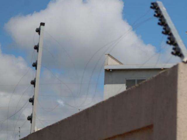 Ladr&atilde;o leva at&eacute; c&acirc;mera de seguran&ccedil;a de casa furtada tr&ecirc;s vezes em sete dias 