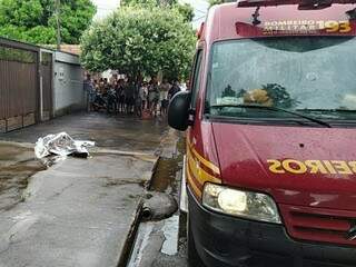 Homem &eacute; assassinato por vizinho com facada no pesco&ccedil;o 