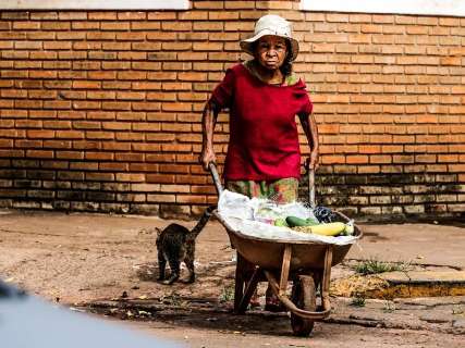 Fotos: pelas ruas de MS, cotidiano de mulheres revela luta di&aacute;ria