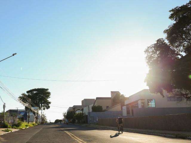 Dia come&ccedil;a com sol, mas previs&atilde;o &eacute; de chuva no final da tarde em MS