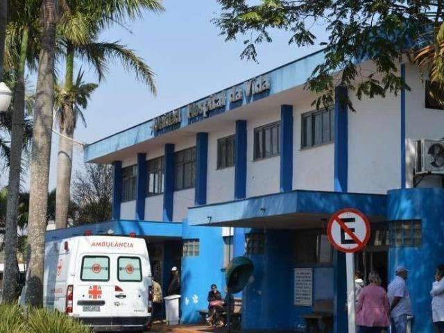 Ciclista morre em hospital ap&oacute;s acidente com caminh&atilde;o estacionado 