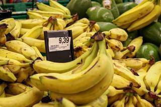Aparência das frutas e textura são itens essenciais na hora de fechar a compra. (Henrique Kawaminami)