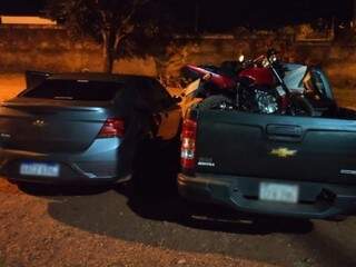 Carros roubados de família paraguaia são recuperados na MS-379 Carros roubados de família paraguaia são recuperados na MS-379