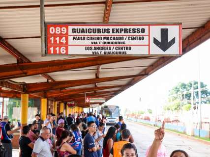 Em dia de volta às aulas e mudanças em linhas, só 3 ônibus extras foram usados