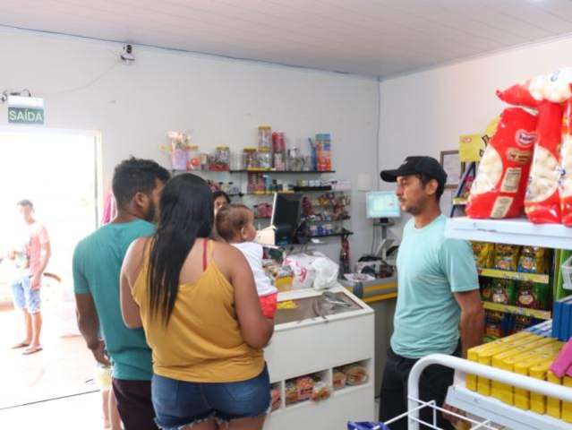 &quot;T&eacute;dio e contas a pagar&quot; mant&ecirc;m com&eacute;rcio aberto no 1&ordm; dia do ano