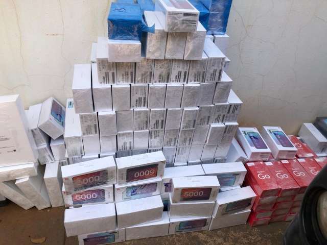 DOF apreende mais de R$ 400 mil em celulares, Ipads e rel&oacute;gios contrabandeados