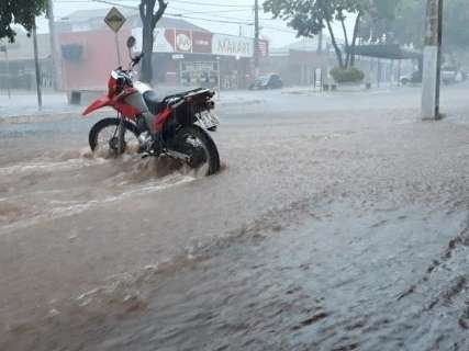 Batayporã sofre com fortes chuvas que já chegam a 70 milímetros 