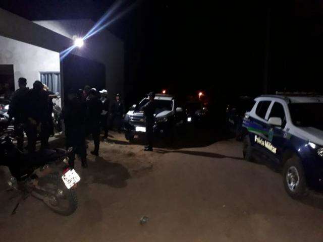 For&ccedil;a-tarefa fecha festa clandestina e apreende adolescentes 