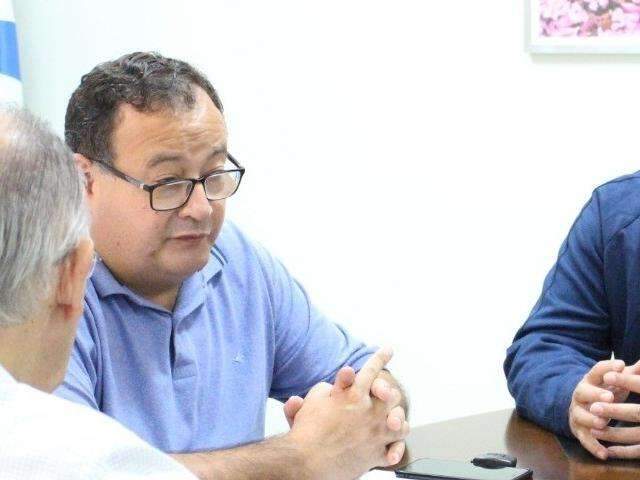 Prefeito diz que recebeu PF &ldquo;de portas abertas&rdquo; e nega licita&ccedil;&atilde;o irregular