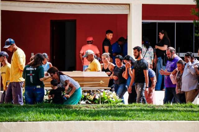 &quot;Pol&iacute;cia n&atilde;o v&ecirc; amea&ccedil;a como crime&rdquo;, protesta irm&atilde;o de professora morta
