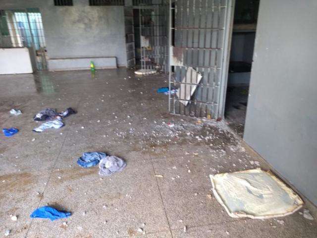 Durante motim em Unei, adolescentes revidaram a&ccedil;&atilde;o do Choque com pedras