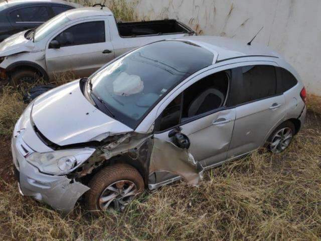 Persegui&ccedil;&atilde;o tem capotagem, apreens&atilde;o de maconha e pris&atilde;o de foragido h&aacute; 3 anos