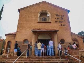 Os fiéis lotaram o Santuário Perpétuo Socorro na Quarta-feira de Cinzas (Foto: Marcos Maluf)