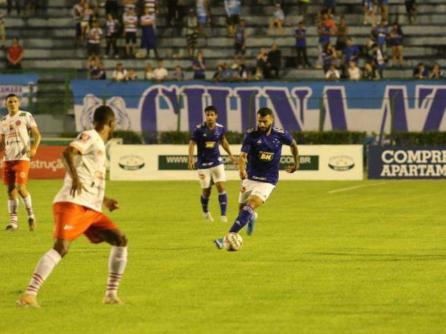 De virada, Cruzeiro vence o Tupynamb&aacute;s por 4 a 2