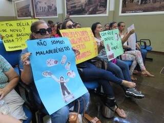 Educadores protestam em sessão da Câmara de Vereadores, ontem à noite (Foto: Divulgação)