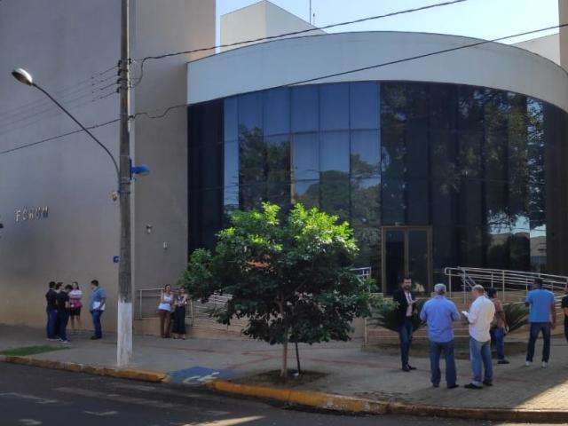 Pai e madrasta acusados de assassinar menino v&atilde;o a j&uacute;ri 2 anos ap&oacute;s o crime