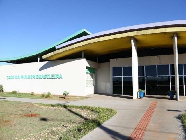 Menina acorda com padrasto passando a m&atilde;o em seus seios e pedreiro vai preso 