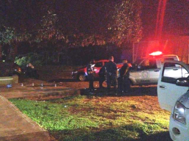 Mais um &eacute; executado com cinco tiros em frente a conveni&ecirc;ncia da fronteira