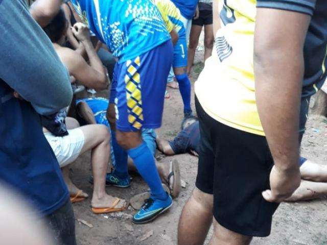 Ex-prefeito de cidade paraguaia morre em atentado durante partida de futebol 