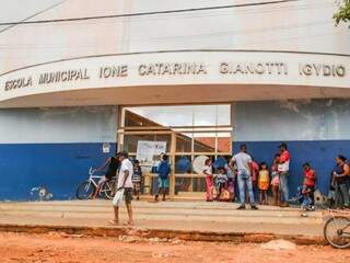 Ladr&otilde;es invadem escola e furtam computadores e tablets