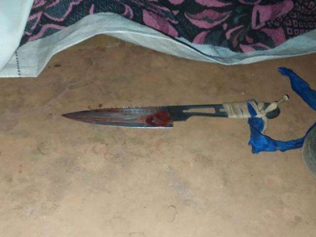 Idoso &eacute; encontrado morto com sinal de facada na varanda de casa abandonada 