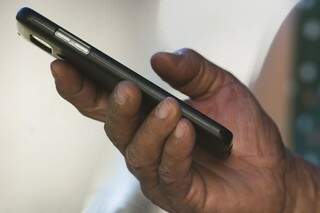 Para saber se seu celular é usado para crimes, basta acessar portal. (Foto: Marcelo Casal/Agência Brasil)