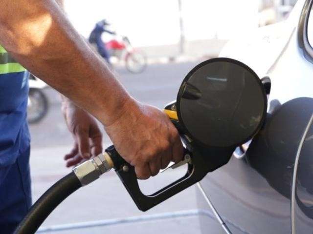 Pre&ccedil;o por litro da gasolina chega a R$ 4,49 em postos de Campo Grande 