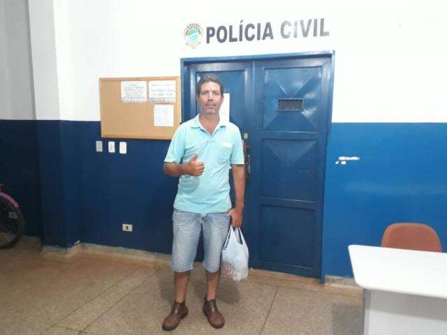 Homem que apanhou de prefeito &eacute; solto da pris&atilde;o ap&oacute;s amigos pagarem R$ 2 mil 