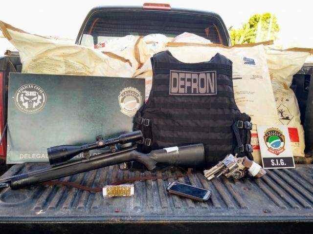 Pol&iacute;cia prende dupla e recupera meia tonelada de agrot&oacute;xico furtado