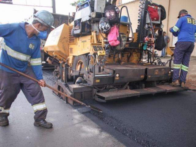 Prefeitura retoma servi&ccedil;o de recapeamento na Rua Ant&ocirc;nio Maria Coelho