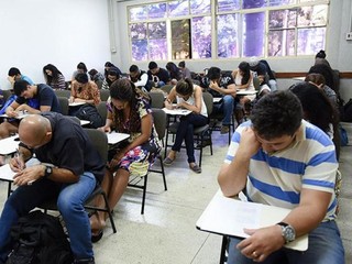 Acadêmicos em sala de aula (Foto: Agência Brasil)