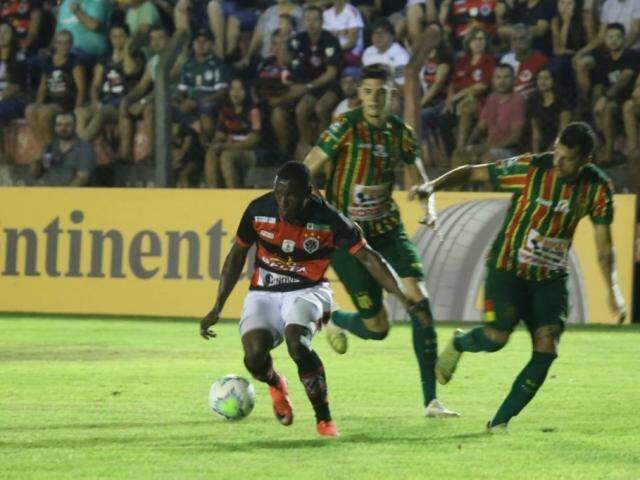 &Aacute;guia Negra vence o Sampaio Corr&ecirc;a por 2 a 1 e ganha classifica&ccedil;&atilde;o in&eacute;dita 