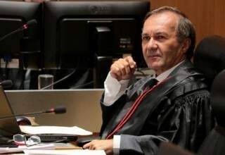 Estudante ganha na Justi&ccedil;a direito de entrar na PUC sem terminar 3&deg; ano