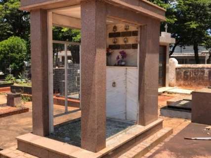 Família tem prejuízo de R$ 2 mil com ladrões que agem em cemitério