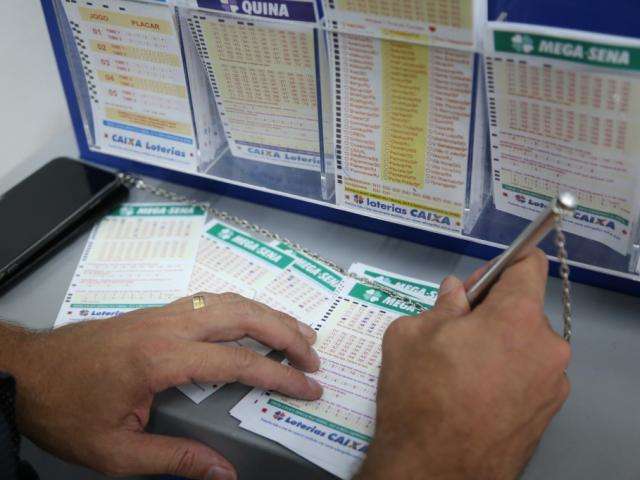 Ningu&eacute;m acerta as seis dezenas e Mega-Sena acumula em R$ 32 milh&otilde;es 