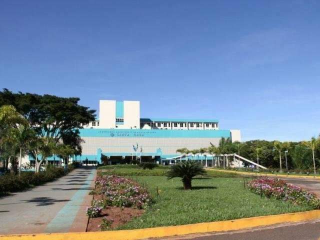 Jovem &eacute; internado em estado grave ap&oacute;s ser esfaqueado no Parque do Lajeado 