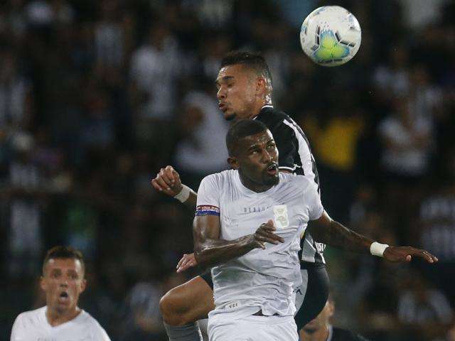 Botafogo faz 1 a 0 sobre o Paran&aacute; no jogo de ida da Copa do Brasil 