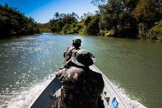 Fiscalização da pesca no Rio Paraguai no Mato Grosso, que também discute restrições ao setor. (Foto: Repórter MT)