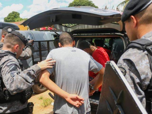 Dez adolescentes abrem buraco em Unei, amea&ccedil;am agentes e tentam fugir