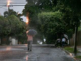 Campo Grande amanheceu com chuva neste sábado. (